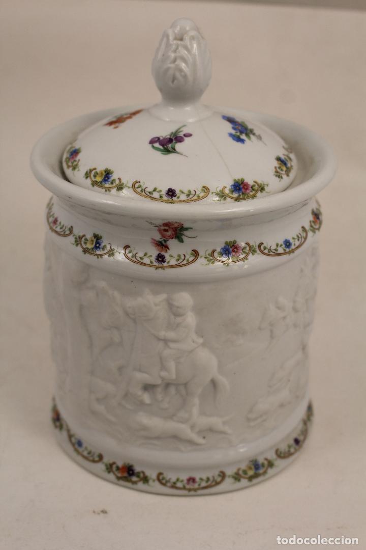 Vintage: tarro en porcelana biscuit - Foto 3