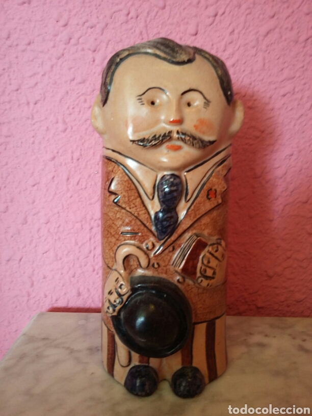 Vintage: Figura de hombre en cer&aacute;mica