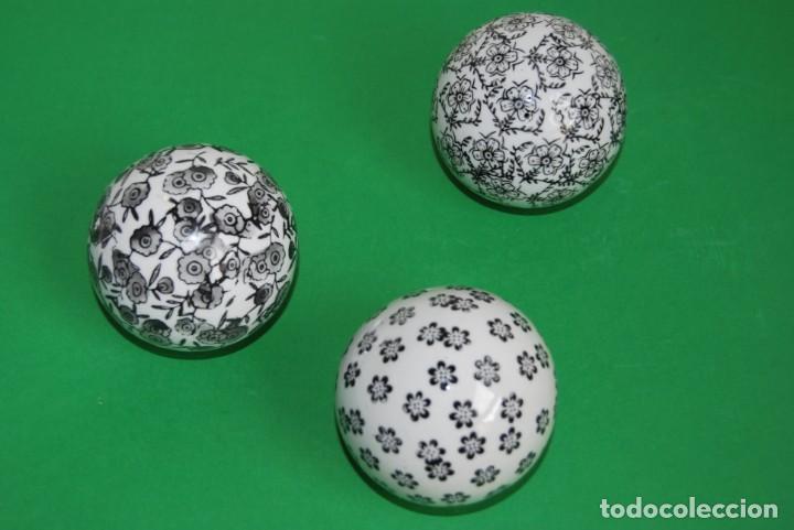 Vintage: TRES PRECIOSAS BOLAS DE PORCELANA - DECORACI&Oacute;N FLORAL - DISTINTAS