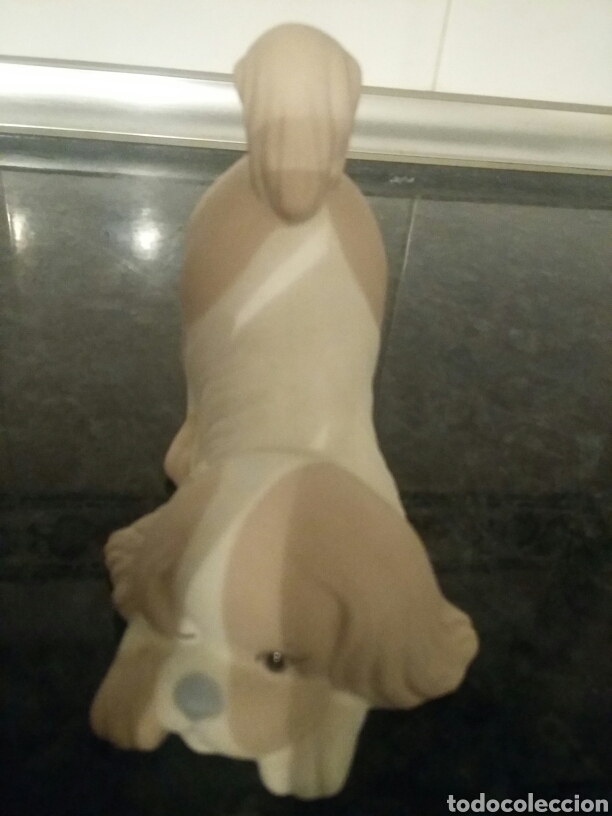 Vintage: Figura de perro en porcelana mate de MIGUEL