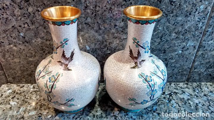 Vintage: JARRONES BRONCE ESMALTADO CHINOS - Foto 2