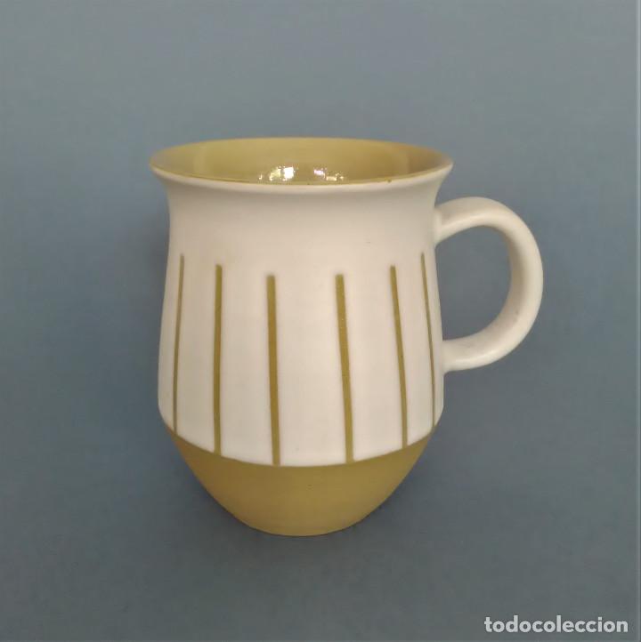Vintage: JARRITA-MUG DE CER&Aacute;MICA BOURNE DENBY, MADE IN ENGLAND, BEIGE Y BLANCA MATE, 9 CM
