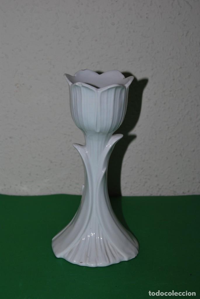 Vintage: CANDELABRO DE PORCELANA - FLOR - PORTUGAL - A&Ntilde;OS 60