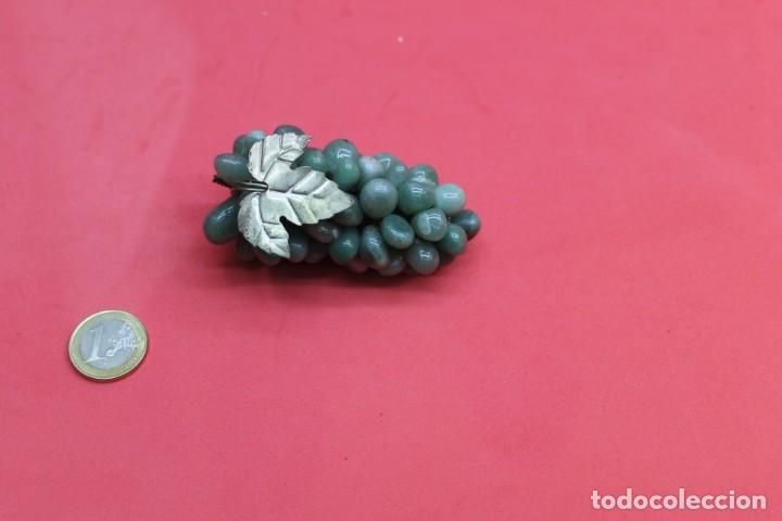 Vintage: RACIMO DE UVAS EN CRISTAL VERDE - Foto 1