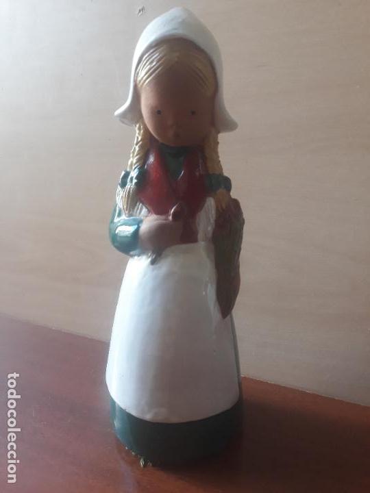 Vintage: Figura ni&ntilde;a de cer&aacute;mica esmaltada jullar