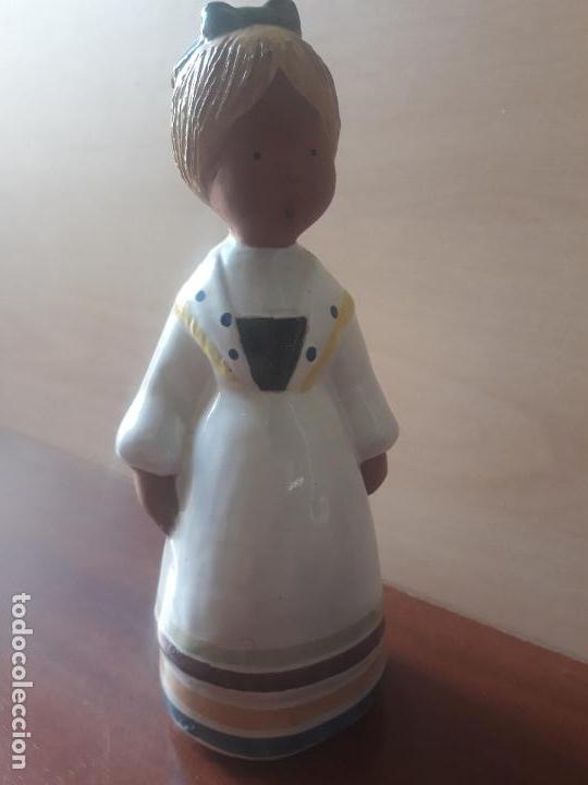Vintage: Figura ni&ntilde;a de cer&aacute;mica esmaltada jullar