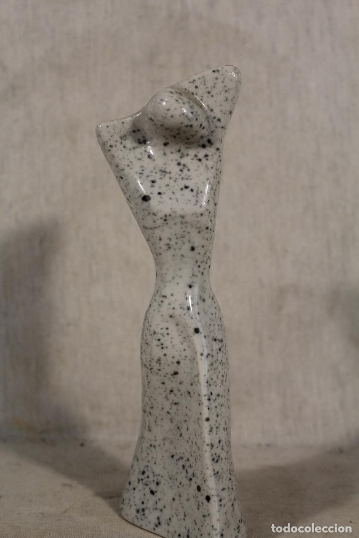 Vintage: figura mujer en ceramica