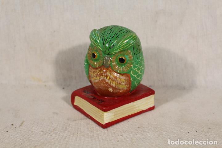 Vintage: buho sobre libro en ceramica