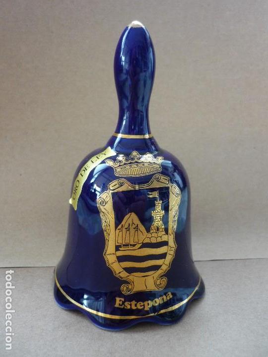 Vintage: CAMPANA DE CERAMICA DECORADA CON ESCUDO ESTEPONA EN  ORO DE LEY.