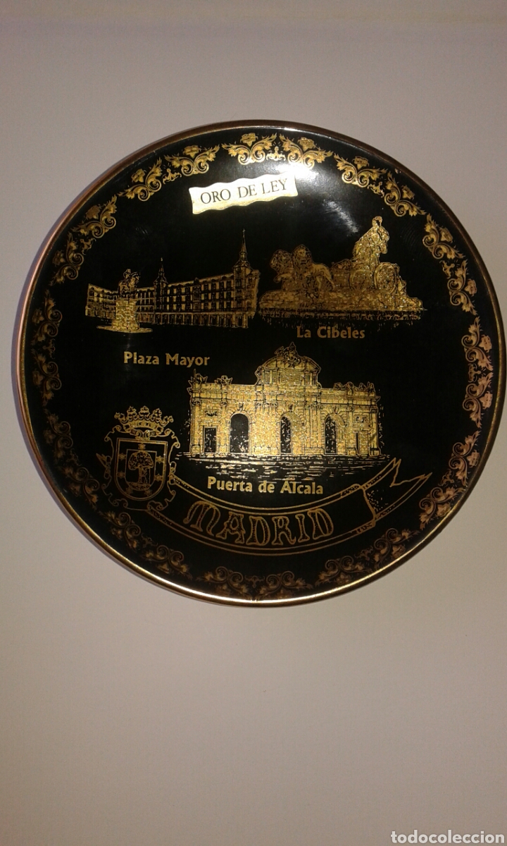 Vintage: Plato de cer&aacute;mica, recuerdo de Madrid, 12cm de di&aacute;metro, oro de ley.