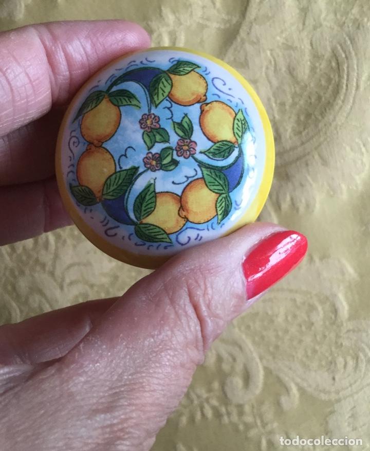Vintage: TAP&Oacute;N DE CER&Aacute;MICA ITALIANA COLOR AMARILLO