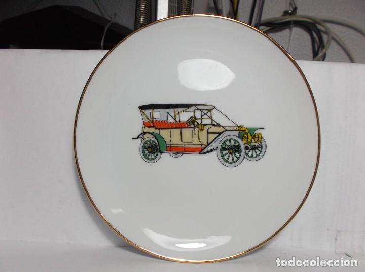 Vintage: PLATO DE PORCELANA CON COCHE DE EPOCA EN EL CENTRO - MAH-VIGO