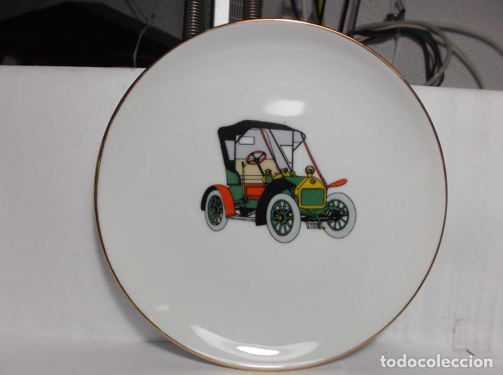 Vintage: PLATO DE PORCELANA CON COCHE DE EPOCA EN EL CENTRO - MAH-VIGO