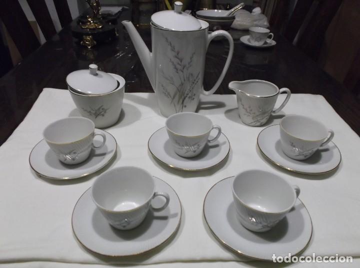Vintage: JUEGO DE CAFE DE CINCO SERVICIO BLANCO CON ESPIGAS DE FLORES - SANTA CLARA MAH-VIGO.