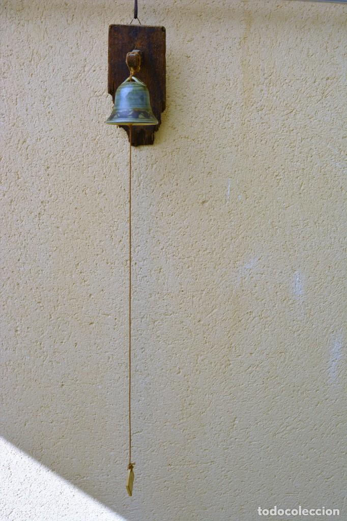 Vintage: Campana Exterior Colgante Base Madera en Ceramica Esmaltada Vidriada