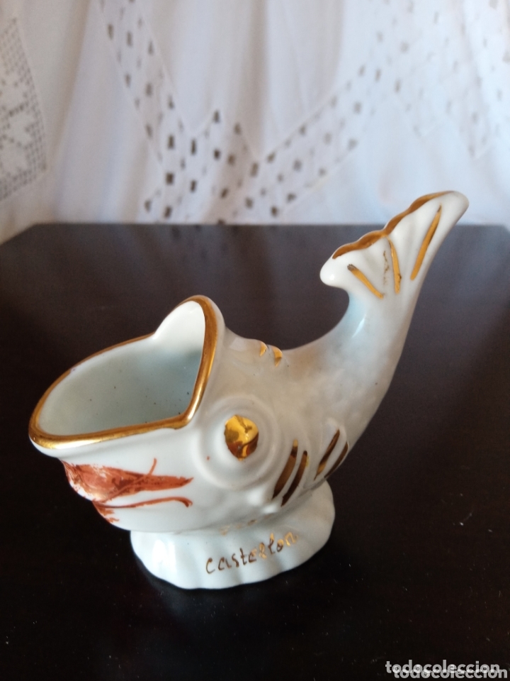 Vintage: Pez de porcelana fina y oro bello dise&ntilde;o de palillero o huesero Rdo Castell&oacute;n decorado con langosta
