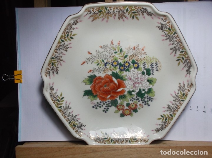 Vintage: PLATO DE PORCELANA JAPONESA MOTIVO FLORAL.