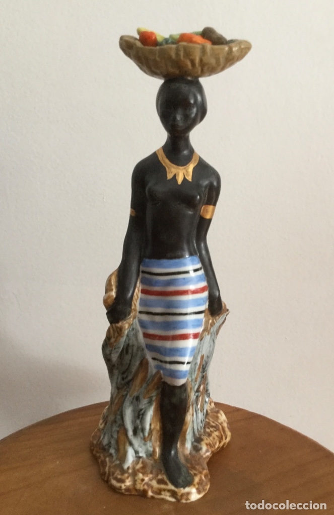 Vintage: FIGURA VINTAGE DE PORCELANA NALDA FIRMADO DEBAJO Y NUMERADA