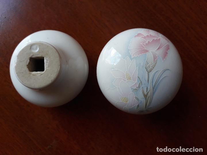 Vintage: Antiguo pomo tirador para puerta en porcelana con motivos florales