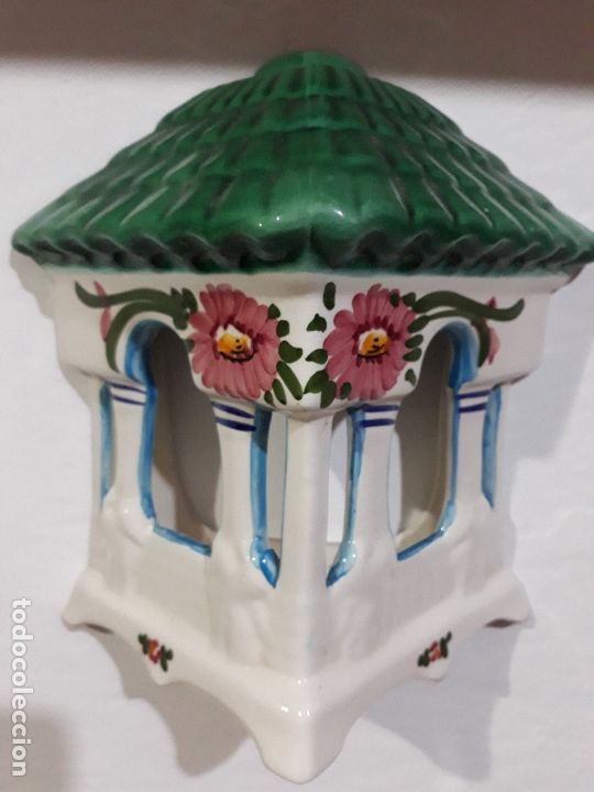 Vintage: Casa con balcon de cer&aacute;mica- flores pintada a mano- mirador con tejado para colgar en pared
