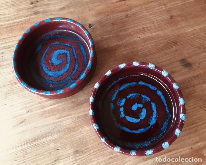 Vintage: PAREJA DE CUENCOS ESPIRAL GRANATE Y AZUL, CER&Aacute;MICA DE AUTOR GRUPO DEIM, A&Ntilde;OS 60