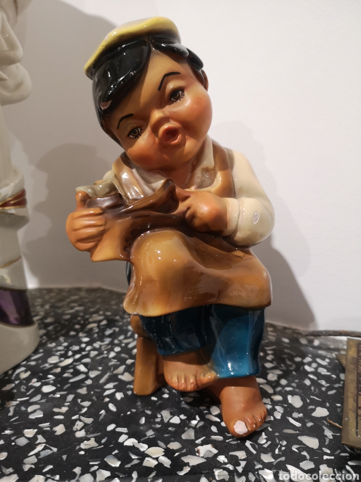 Vintage: Figura en porcelana simel ni&ntilde;o Zapatero, 20cm