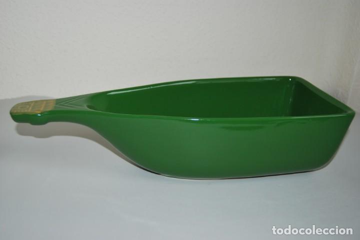 Vintage: CUBITERA DE CER&Aacute;MICA CON FORMA DE BOTELLA - ENFR&Iacute;A BOTELLAS - A&Ntilde;OS 60