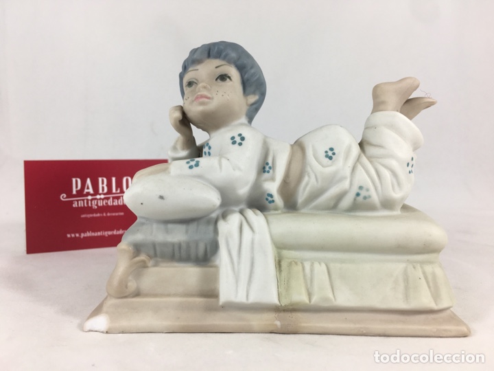 Vintage: Bonita figura de cer&aacute;mica marca Casades sin esmaltar - Ni&ntilde;o en pijama so&ntilde;ando en su cama