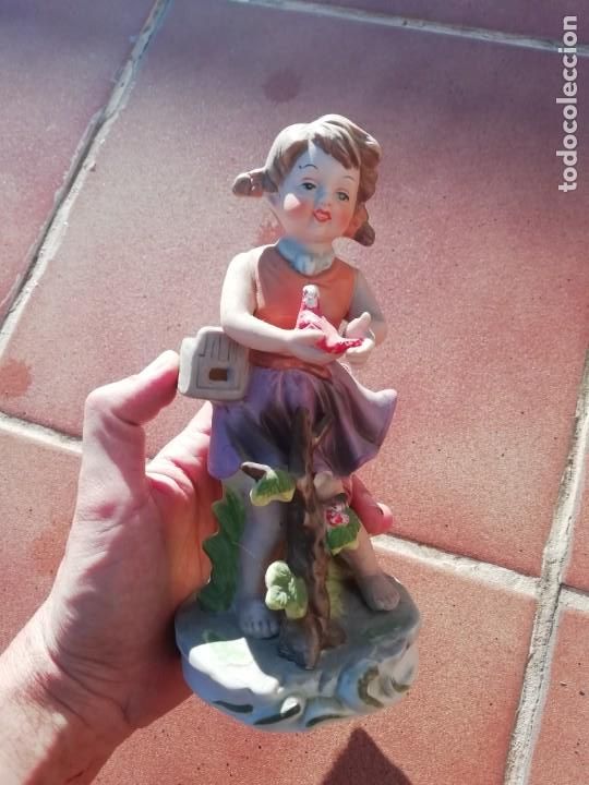 Vintage: Antigua figura de porcelana - cer&aacute;mica ni&ntilde;a hecha en Taiwan