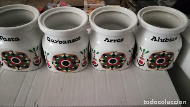 Vintage: 4 TARROS DE PORCELANA DE COCINA 145 X 130 mm.