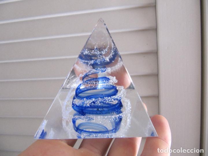 pisapapeles en piramide de cristal marca en bas - Buy Vintage glass and  crystal objects on todocoleccion