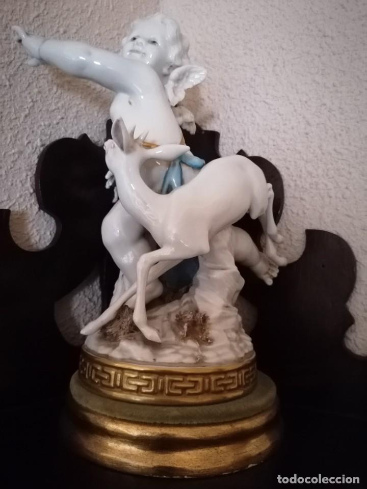 Vintage: &Aacute;NGEL CON CERVATILLO PORCELANA DE ALGORA, CON PEANA