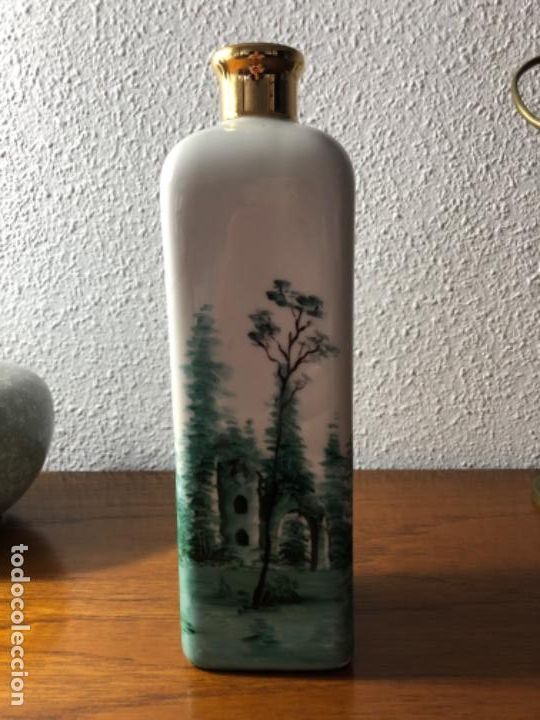 Vintage: Antigua botella de porcelana vintage