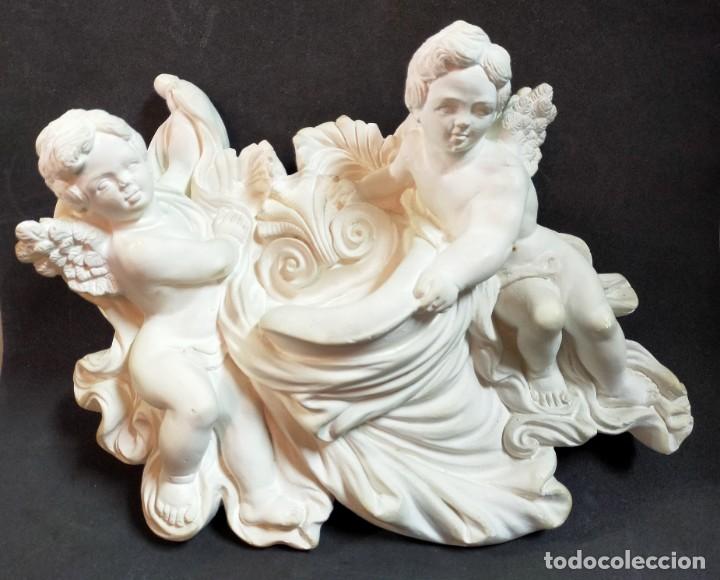 Vintage: PILA BENDITERA ANGELITOS EN ESCAYOLA BLANCA, SIN TRATAR