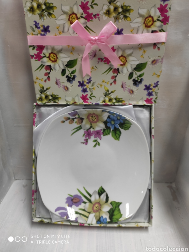 Vintage: Plato de cer&aacute;mica con preciosa flores. GIORDANO DI PONZANO