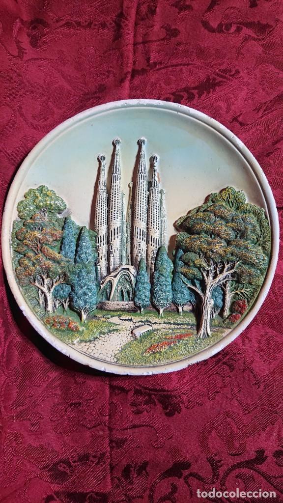 Vintage: PLATO EN RELIEVE DE LA SAGRADA FAMILIA DE GAUDI FABRICADO POR FORNES Y SANCHIS