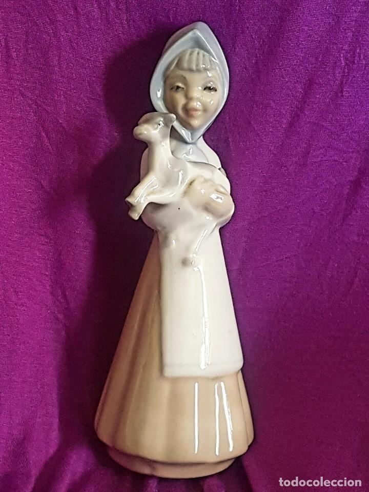 Vintage: FIGURA DE NI&Ntilde;A CON PERRO