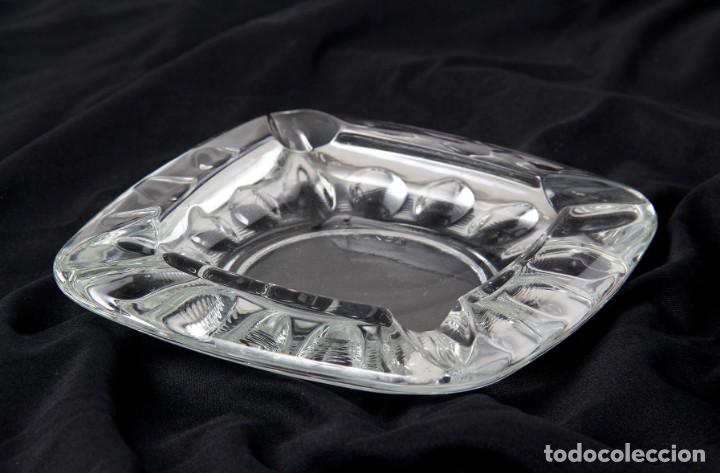 Vintage: Cenicero de cristal - Foto 1