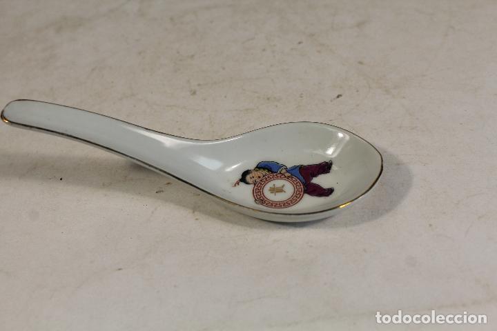 Vintage: cuchara salsa de porcelana