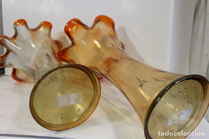 Vintage: 2 jarrones floreros de cristal - Foto 5