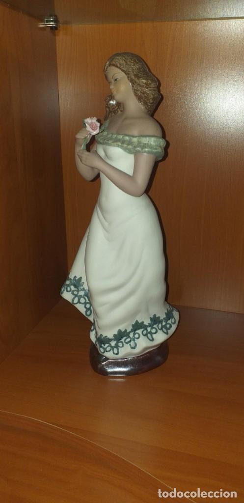 Vintage: CERAGAN MUJER CON FLOR ROSA - Foto 2