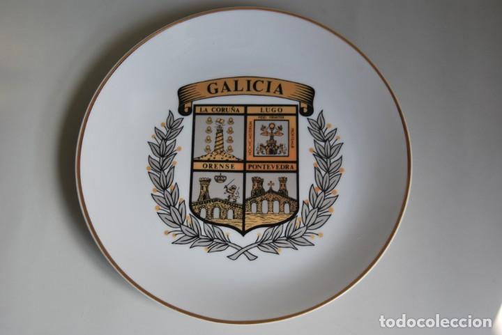 Vintage: PLATO DE PORCELANA - GALICIA Y SUS PROVINCIAS - ESCUDO