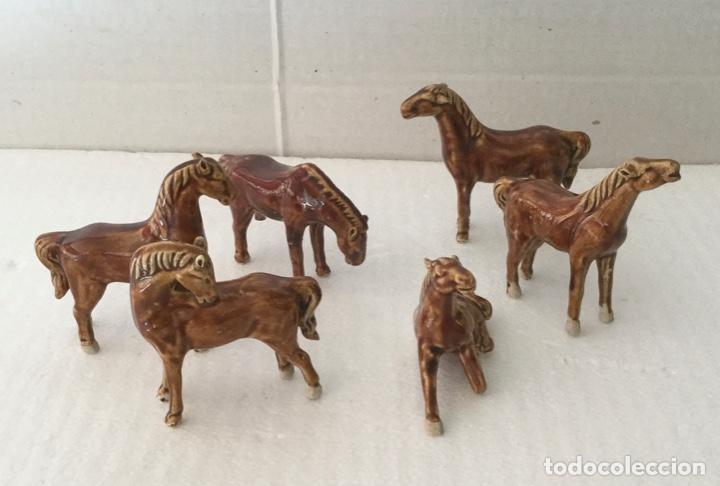 Vintage: Caballitos de porcelana. 8 x 7 cms