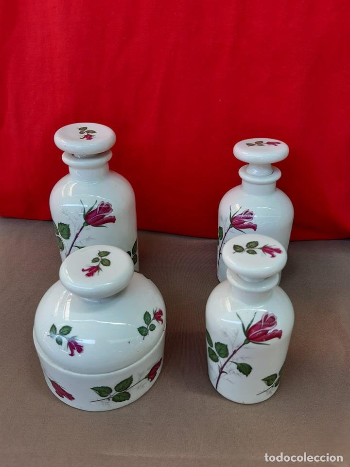 Vintage: Antiguo set de toilette de porcelana francesa &rdquo;Royal Paris&rdquo;