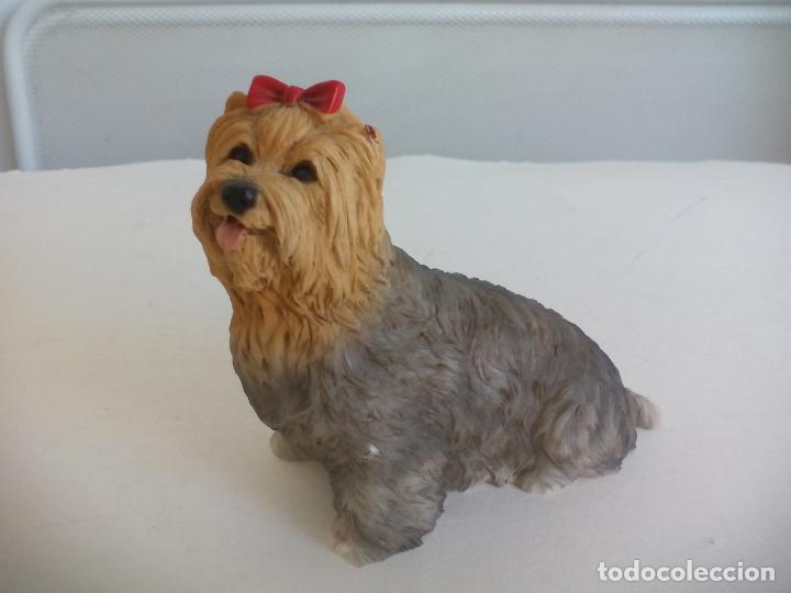 Vintage: FIGURA DE PERRO. YORKSHIRE TERRIER. MADE IN ITALY. CASTAGNIA. 1988. DOG.