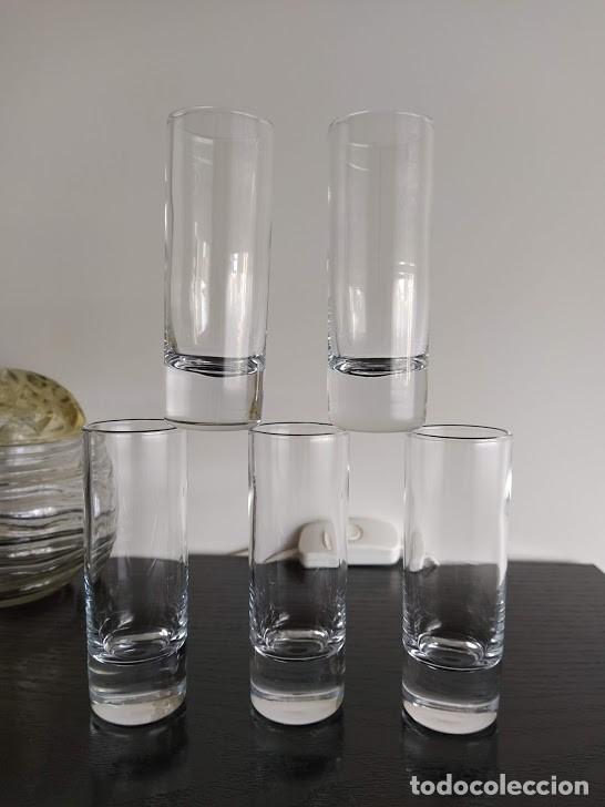 Vintage: 5 VASOS DE CHUPITO - Foto 1