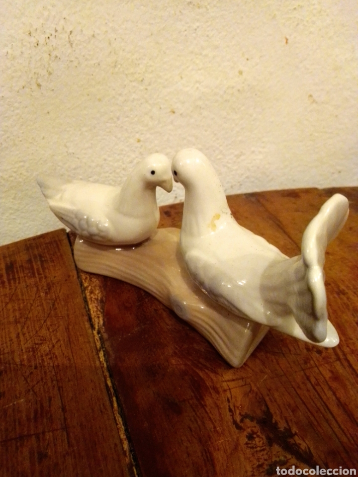Vintage: Figura de porcelana palomas en una rama 15&times;8 cms