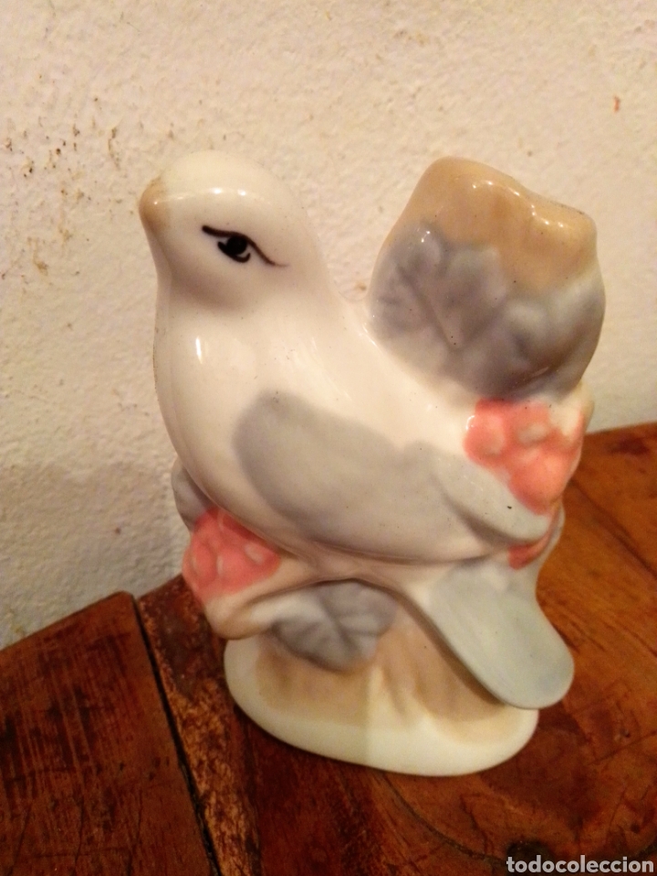 Vintage: Figura de porcelana p&aacute;jaro en rama 11 cms