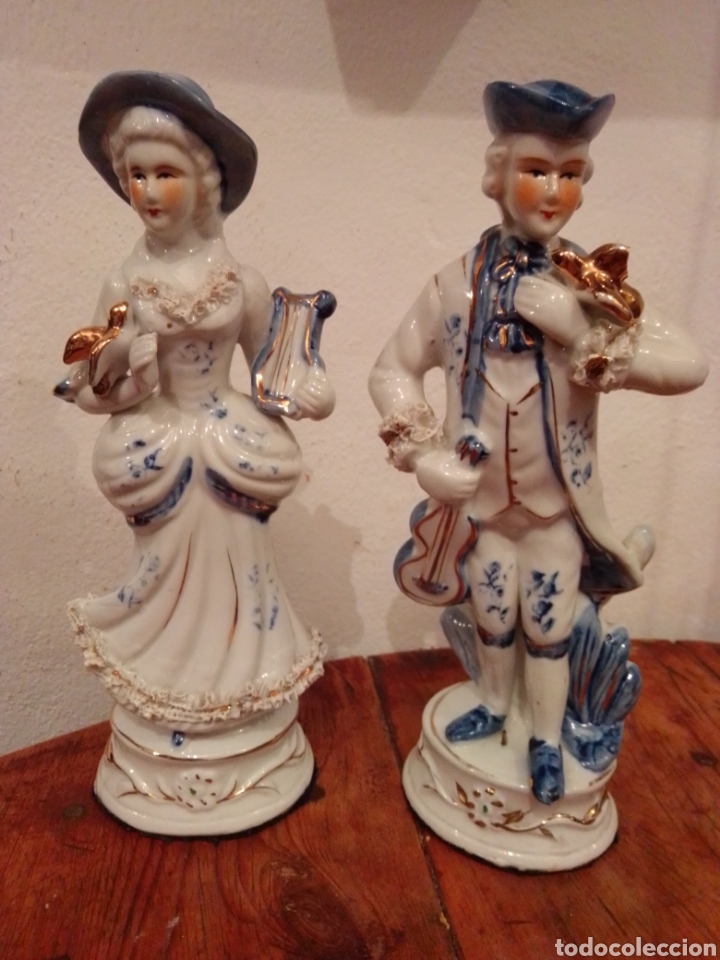 Vintage: Figuras pareja de porcelana vestidos de &eacute;poca 24 cms