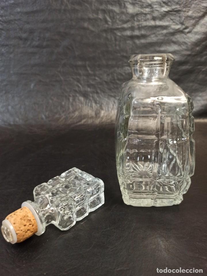 Vintage: Botella de licor de cristal. C31 - Foto 4
